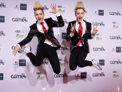 Die irischen ESC-Teilnehmer Jedward wurden von den Fans vor der Arena Oberhausen gefeiert