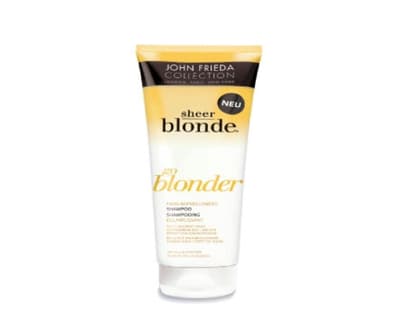 Hellt bei jeder Wäsche sanft auf: "Sheer Blonde Go Blonder Shampoo" von John Frieda, 250 ml ca. 9 Euro  