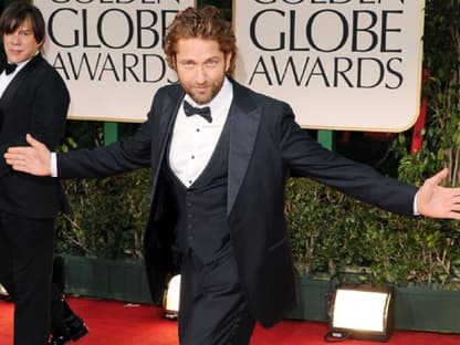 Zeigte sich allerbester Laune und alberte auf dem Roten Teppich: Frauenschwarm Gerard Butler