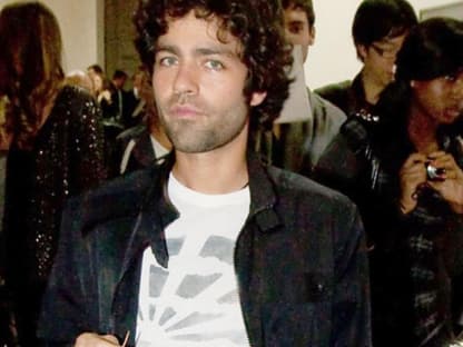 "Der Teufel trägt Prada"-Star Adrian Grenier backstage bei einer der vielen Shows