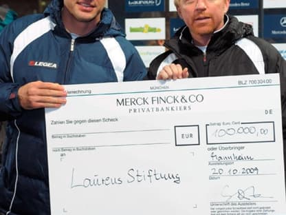 Am Ende waren sich aber alle einig. Der Aufwand hat sich gelohnt. Für die "Laureus Sport for Good Stiftung" kamen 100.000 Euro zusammen