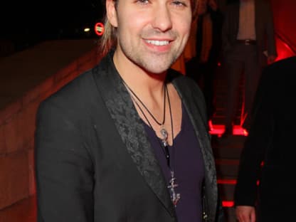 Im Rahmen des Dinners zugunsten der Stiftung „Musik Hilft“ wurden bereits am Vorabend der Echo-Verleihung die ersten Echo-Preisträger ausgezeichnet. Darunter ﻿David Garrett (Erfolgreichste DVD-Produktion national)