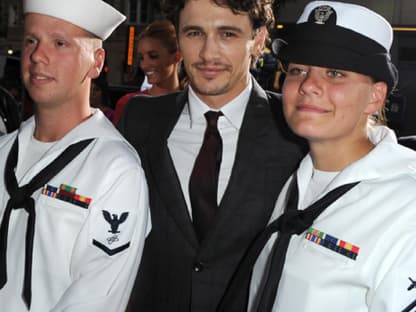 James Franco posierte mit zwei Marine-Soldaten