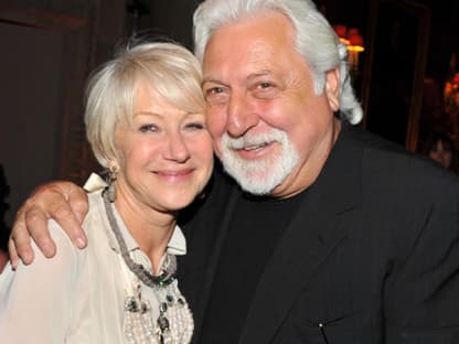 Helen Mirren schmiegt sich an "Arthur"-Produzenten Michael Tadross