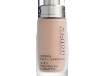 Mineral-Make-up gegen einen fahlen Teint: "Mineral Fluid Foundation" von Artdeco, ca. 22 Euro 