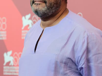 Laurence Fishburne kam in Lila