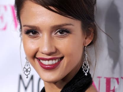 Farbwechsel: Schauspielerin Jessica Alba hat neuerdings wieder braune Haare