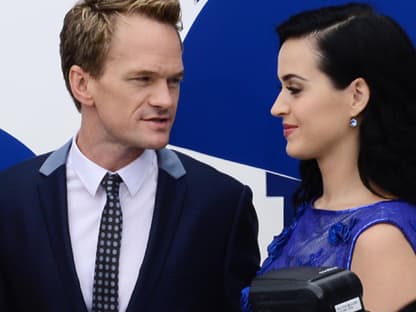 Kennen sich bereits von Katys Gastauftritt in "How I Met Your Mother": Neil Patrick Harris (spielt die Hauptrolle "Patrick" in "Die Schlümpfe 2") und Katy Perry