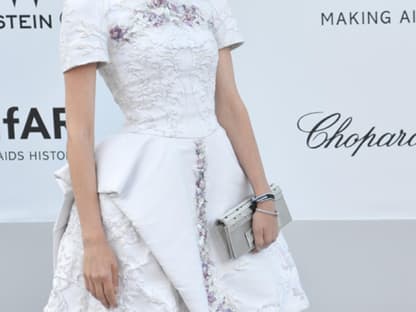 Sie ist die ungekrönte Red Carpet Queen! Keine beherrscht den Auftritt auf dem roten Teppich so wie Diane Kruger. Und die Designer lieben sie dafür! So wie ihr Mentor Karl Lagerfeld (der dieses Kleid für Chanel designte): "Sie ist eine tolle Frau", bekräftigt der Modezar