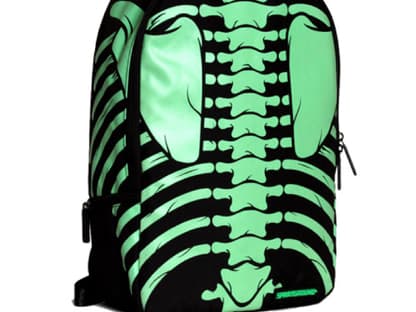 Leuchtet im Dunkeln! Über sprayground.com, ca. 45 Euro