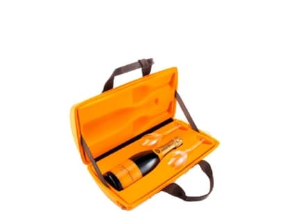 Für St. Moritz: Champagnertasche  "Traveller 2" von Veuve Clicquot, 
ca. 85 Euro