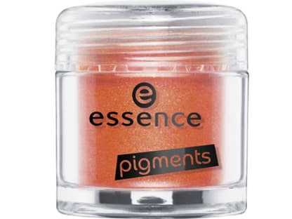 In diesem Sommer stehen Farben hoch im Kurs. Essence bringt jetzt reine Farbpigmente in 20 Farben in den Handel. Diese lassen sich ganz easy auf Nägel, Augen oder Lippen auftragen. âColour Arts Pigments" von Essence, limitert, 1,4 g ca. 3 Euro, ab September