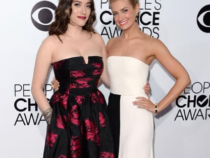 Die "2 Broke Girls" Kat Dennings und Beth Behrs waren die bezaubernd-frechen Co-Gastgeber des Abends
