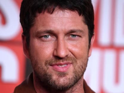 Gerard Butler zeigte sich gut gelaunt und ganz lässig in Jeans und Lederjacke