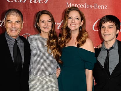 Bitte Lächeln! Schauspieler Robert Forster, Shailene Woodley,  Judy Greer, Nick Krause und Matthew Lillard