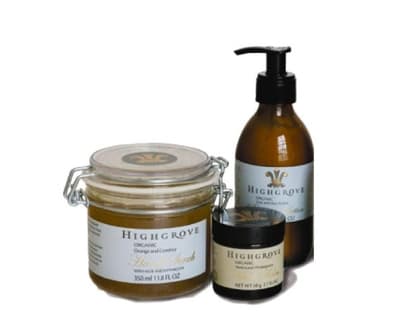 Für den Körper: Ganz neu und mit Pflanzen aus Prinz Charles Garten: 
Hand Scrub, Muscle Balm und Protective Lotion aus der 
Serie The Organic Pharmacys Garden Collection for Highgrove. Insgesamt sind fünf Produkte erhältlich. Alle Erlöse fließen in die Stiftungen von Prinz Charles. Ab ca. 10 Euro