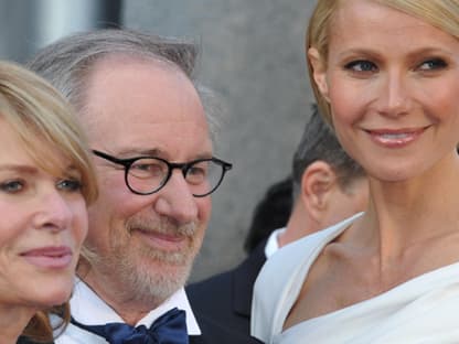 Regisseur Steven Spielberg mit seiner Frau Kate Capshaw und Schauspielerin Gwyneth Paltrow