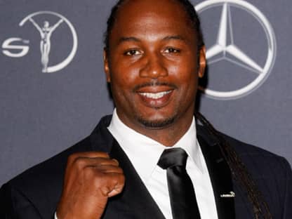 Zeigt die Faust: Lennox Lewis