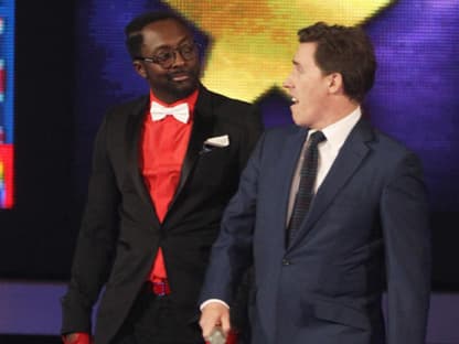 Rob Brydon präsentierte mit will.i.am einen Award