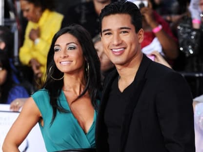 Schauspieler Mario Lopez strahlte mit seiner hübschen Begleitung um die Wette