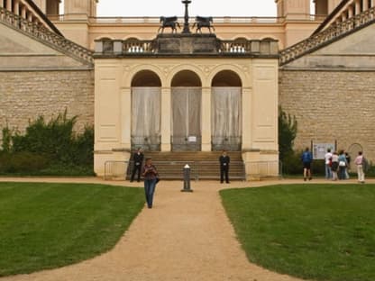 Das Schloss Belverde in Potsdam wurde schon am Samstagnachmittag von Sicherheitsleuten abgeschirmt