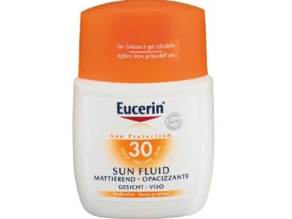 Gegen Glanz und bei Akne "Sun Fluid Mattierend SPF 30" von Eucerin, 50 ml ca. 14 Euro