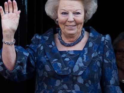 Und von ihr ist nun auch eine Last abgefallen. Nach 33 Jahren gab Beatrix das Zepter an ihren Sohn und ist nun Prinzessin