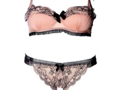 Im Boudoir-Stil mit Schleifen von Mimi Holliday, BH ca. 60 Euro, Slip ca. 40 Euro