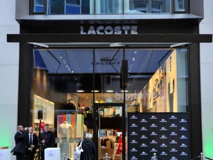 Das ist er also: Der neuen Flagshipstore von Lacoste. Zu finden übrigens am Neuen Wall 63