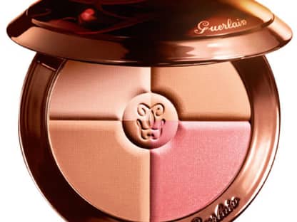 Die schöne Bräune zaubert man ganz easy mit einem Bronzing-Powder. "Terracotta 4 Seasons" von Guerlain, ca. 62 Euro, gibts für verschiedene Hauttöne