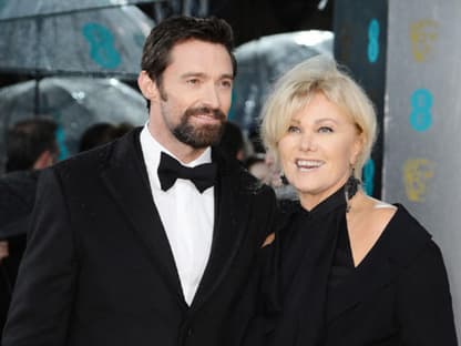 Hier sehen wir Hugh mit seiner Frau Deborra-Lee Furness bei den "Bafta Awards". Sie ist 13 Jahre älter als er