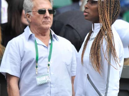 Hollywood-Star Dustin Hoffman neben Tennis-As Venus Williams