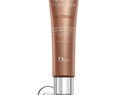 Die "Diorskin Nude Tan" verleiht dem Teint eine leichte Bräune und pflegt zudem. Von Dior, 30 ml ca. 41 Euro. Gibt's in den Nuancen "001" und "002", ab Mai im Handel