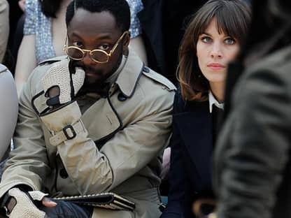 Derzeit dreht sich in London alles um das Thema Fashion. Kein Wunder, denn es ist Fashion Week! Stars, wie will.i.am, Mario Testino und Poppy Delivigne wurden schon gesichtet!