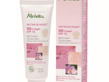 Die BB Cream "Nectar de Roses" von Melvita verschmilzt schön mit der Haut und duftet außerdem nach Rose. 40 ml ca. 30 Euro, ab Mai im Handel