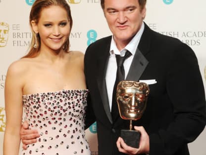 Hollywood-Star Jennifer Lawrence mit Quentin Tarantino, der einen Preis für das beste Original-Drehbuch für "Django Unchained" erhielt