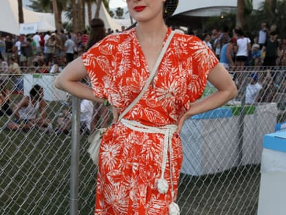 Wow! Styletechnisch liegt Dita Von Teese wieder einmal ganz weit vorn