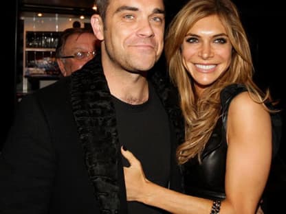 Verliebt, verlobt, verheiratet: 2010 fanden sich viele neue Paare und alte wuchsen noch enger zusammen. Und eins ist sicher: Nächstes Jahr werden viele Hochzeitsglocken läuten ... Robbie Williams und Ayda Field haben sich bereits im August getraut