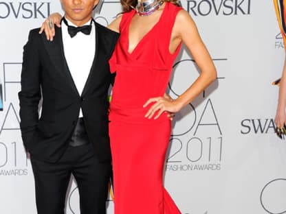 Die rassige Alessandra Ambrosio post mit Prabal Gurung