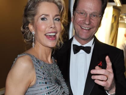 Ein gelungener Abend für einen guten Zweck: Guido Westerwelle scherzt mit Gabriele Inaara Begum Aga Khan