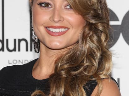 Genau wie die Sängerin Holly Valance