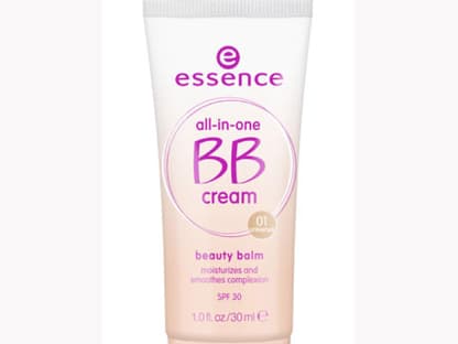 Die BB-Cream von Essence ist leicht deckend und damit für kleinere Unreinheiten geeignet. Erhältlich in den Nuancen 01 Universal und 02 Natural. "All in One", 30 ml ca. 4 Euro