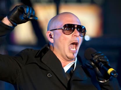 Er kann sie alle haben: Der derzeit wohl angesagteste Rapper Pitbull arbeitet mit den größten Musikern zusammen. Klar, dass er in New York nicht fehlen durfte