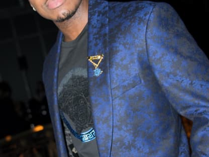 Singer Ne-Yo ist ein bekennender Modeliebhaber. Er durfte sogar backstage bei Versace vorbeischauen