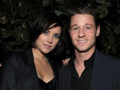 Jessica Stroup feiert gemeinsam mit "O.C. California"-Star Ben McKenzie