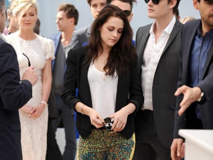 Der Twilight-Star Kristen Stewart in ener quietsch-bunten Hose