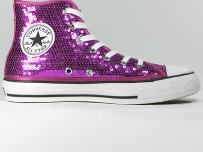 Für die beste Freundin: Converse Schuh mit Pailetten, ca. 90 Euro