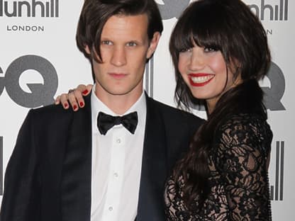 Das Model post mit Matt Smith, dem Gewinner des "Tanquerey Most Stylish" Awards