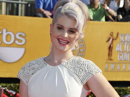 Rank und schlank präsentiert sich Kelly Osbourne