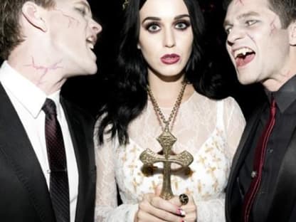 Vorsicht, bissig! Katy Perry wird von blutrünstigen Vampiren heimgesucht - alias "How I Met Your Mother"-Star Neil Patrick Harris und Ehemann David Burtka